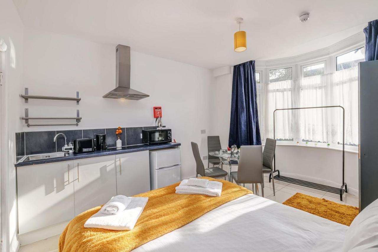Fernbank Rooms Sudbury Hill, Harrow, Self-Contained Studios With En-Suite Harrow on the Hill 외부 사진