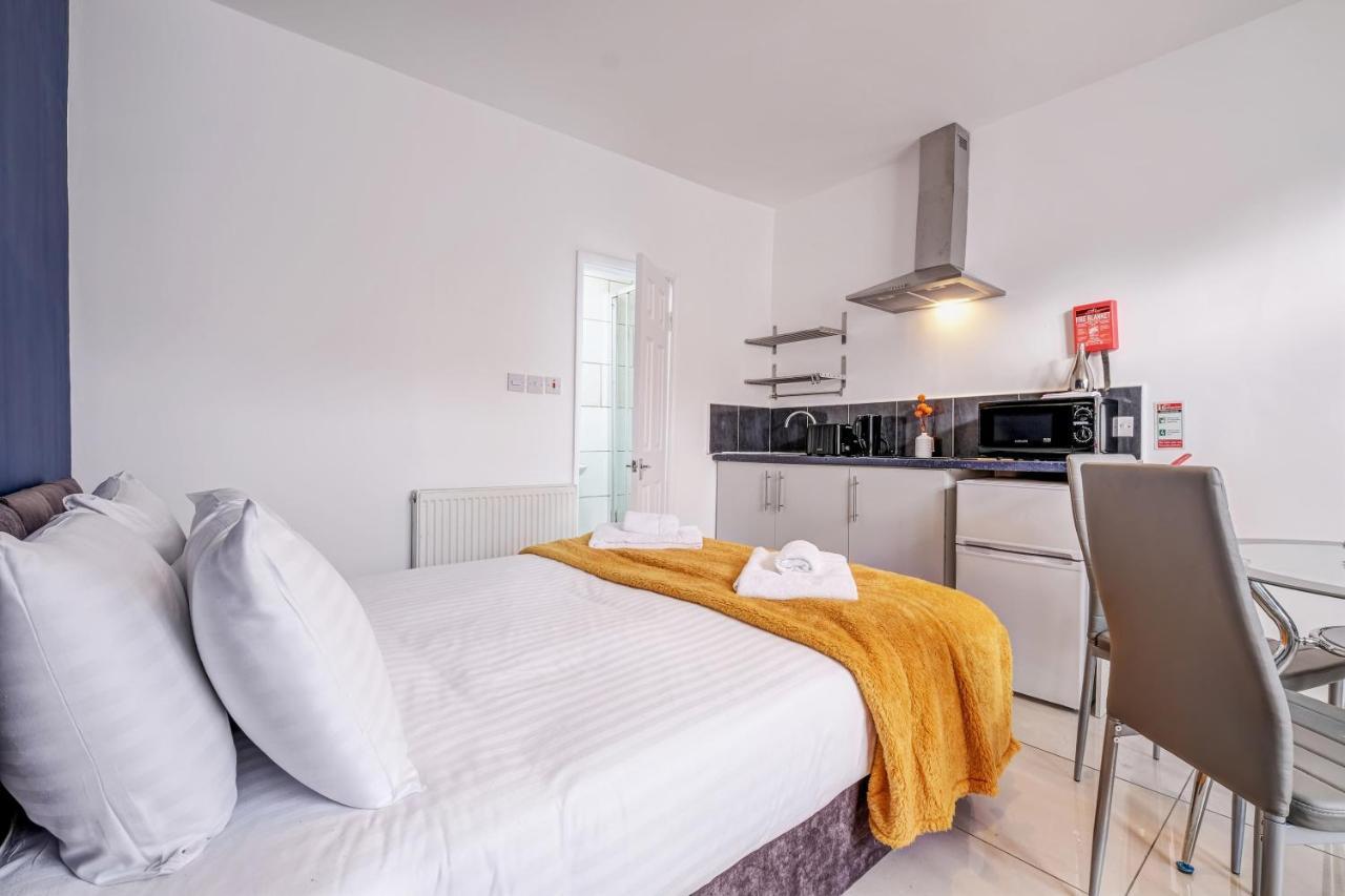 Fernbank Rooms Sudbury Hill, Harrow, Self-Contained Studios With En-Suite Harrow on the Hill 외부 사진