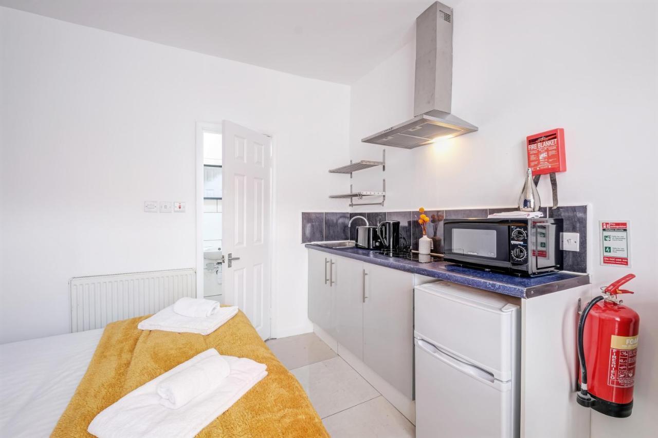 Fernbank Rooms Sudbury Hill, Harrow, Self-Contained Studios With En-Suite Harrow on the Hill 외부 사진