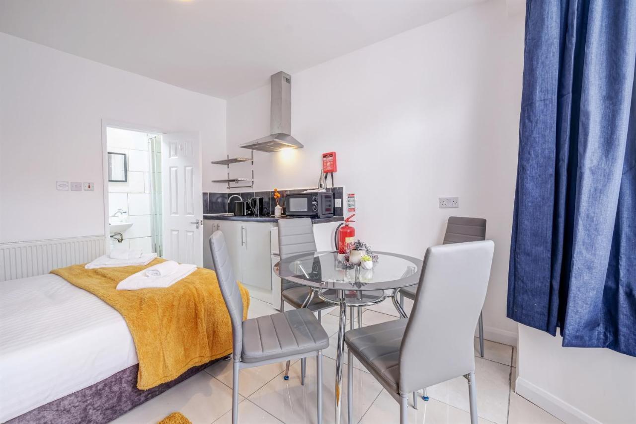 Fernbank Rooms Sudbury Hill, Harrow, Self-Contained Studios With En-Suite Harrow on the Hill 외부 사진