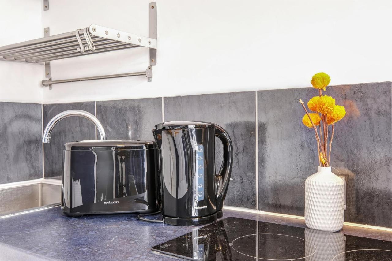 Fernbank Rooms Sudbury Hill, Harrow, Self-Contained Studios With En-Suite Harrow on the Hill 외부 사진