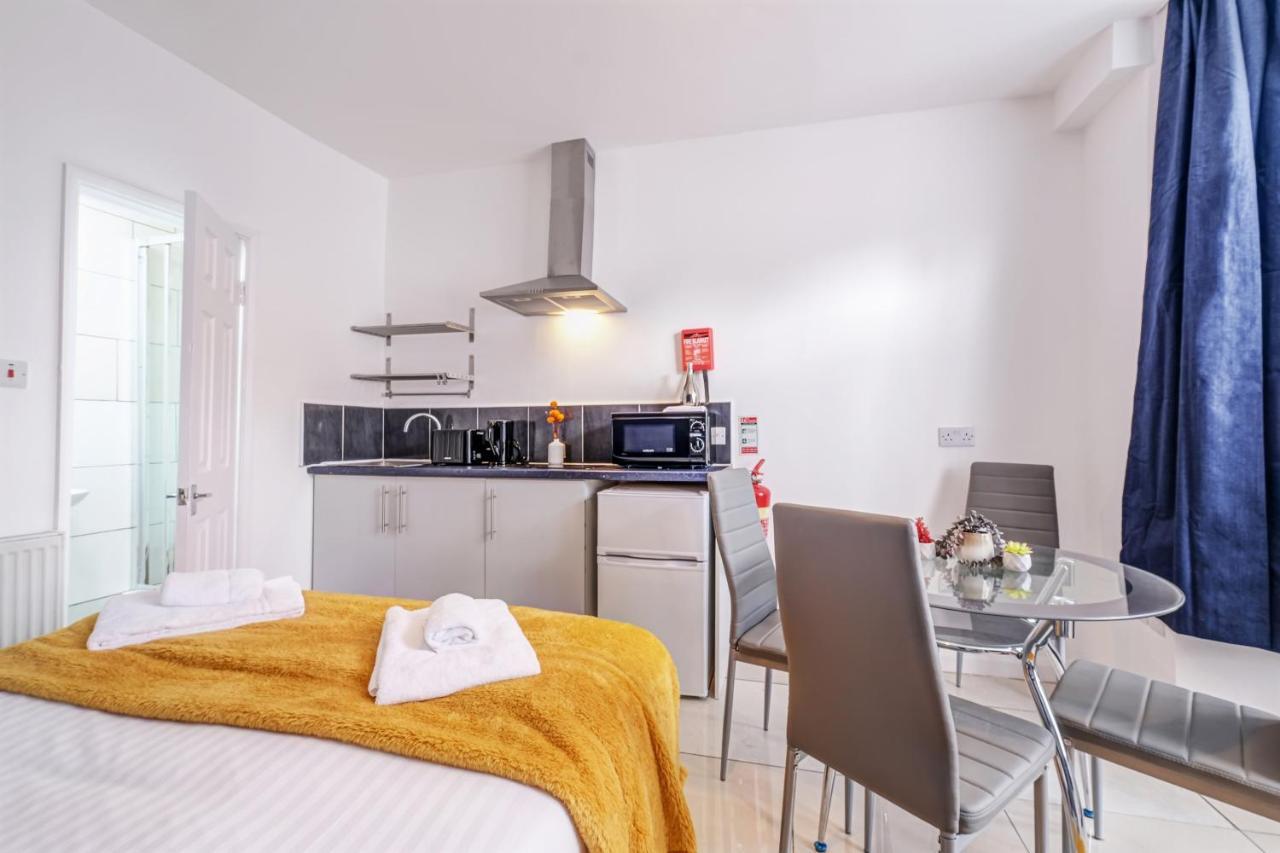 Fernbank Rooms Sudbury Hill, Harrow, Self-Contained Studios With En-Suite Harrow on the Hill 외부 사진