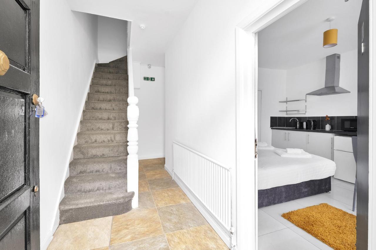 Fernbank Rooms Sudbury Hill, Harrow, Self-Contained Studios With En-Suite Harrow on the Hill 외부 사진