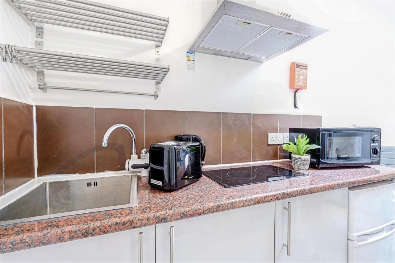 Fernbank Rooms Sudbury Hill, Harrow, Self-Contained Studios With En-Suite Harrow on the Hill 외부 사진