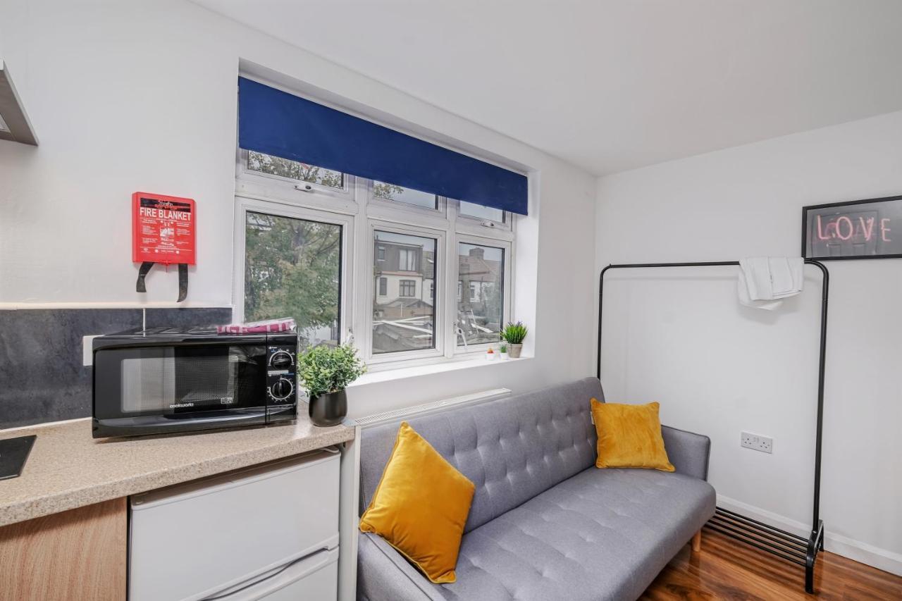 Fernbank Rooms Sudbury Hill, Harrow, Self-Contained Studios With En-Suite Harrow on the Hill 외부 사진