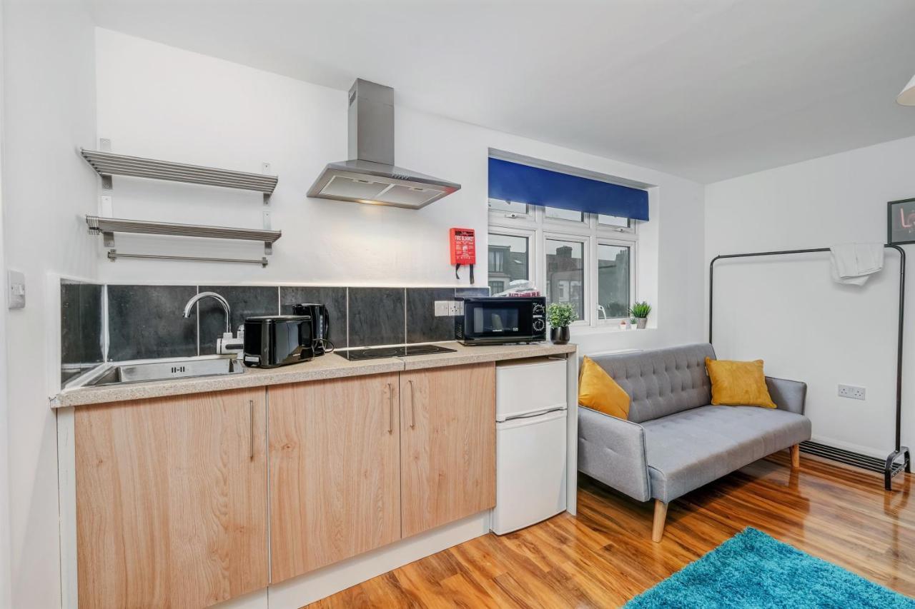 Fernbank Rooms Sudbury Hill, Harrow, Self-Contained Studios With En-Suite Harrow on the Hill 외부 사진