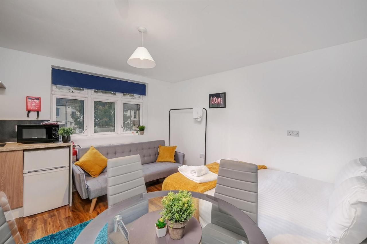 Fernbank Rooms Sudbury Hill, Harrow, Self-Contained Studios With En-Suite Harrow on the Hill 외부 사진